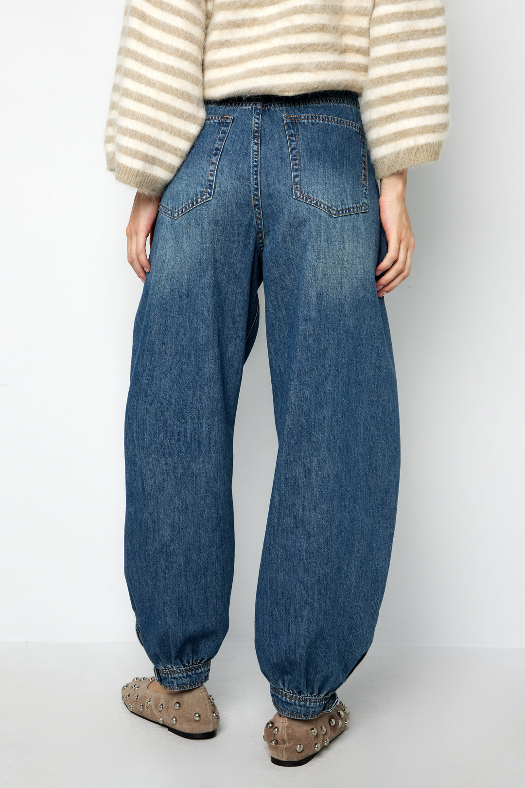 Balloon Jeans With Button End