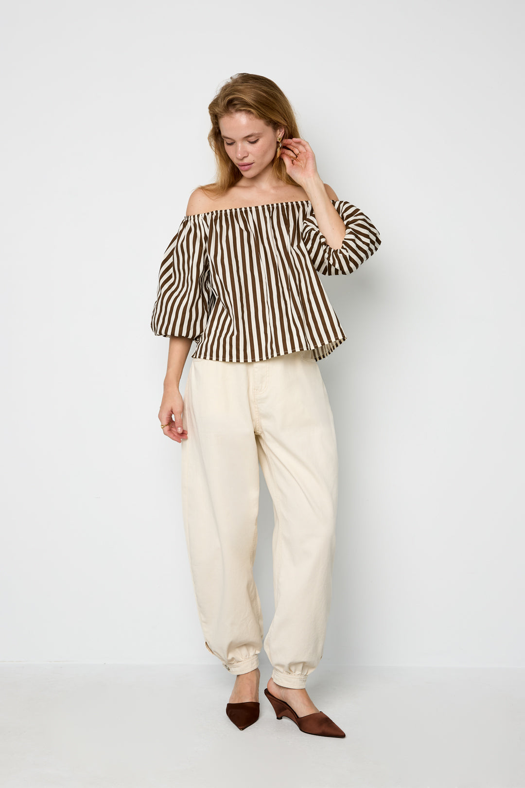 Balloon Jeans With Button End