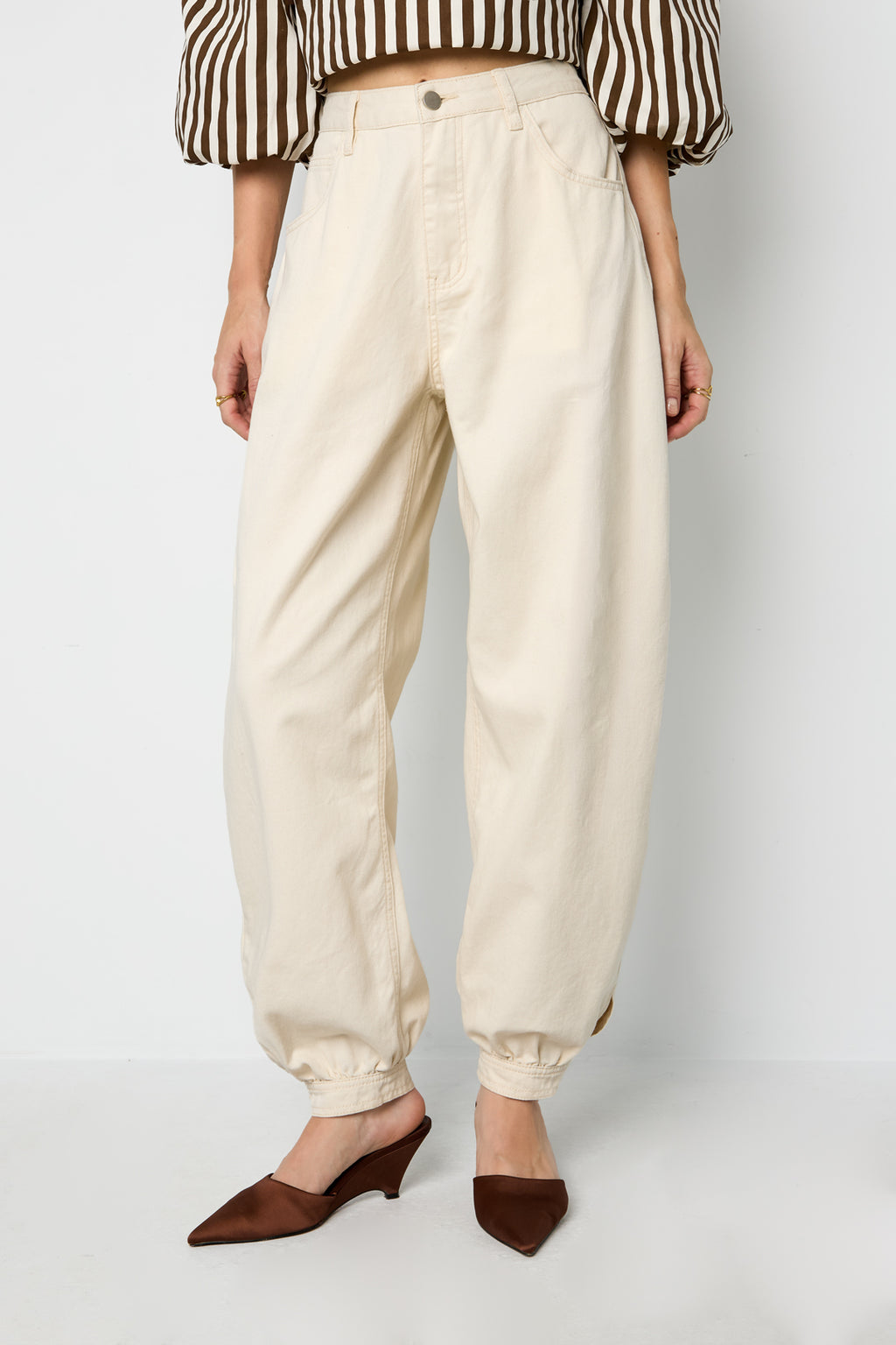 Balloon Jeans With Button End