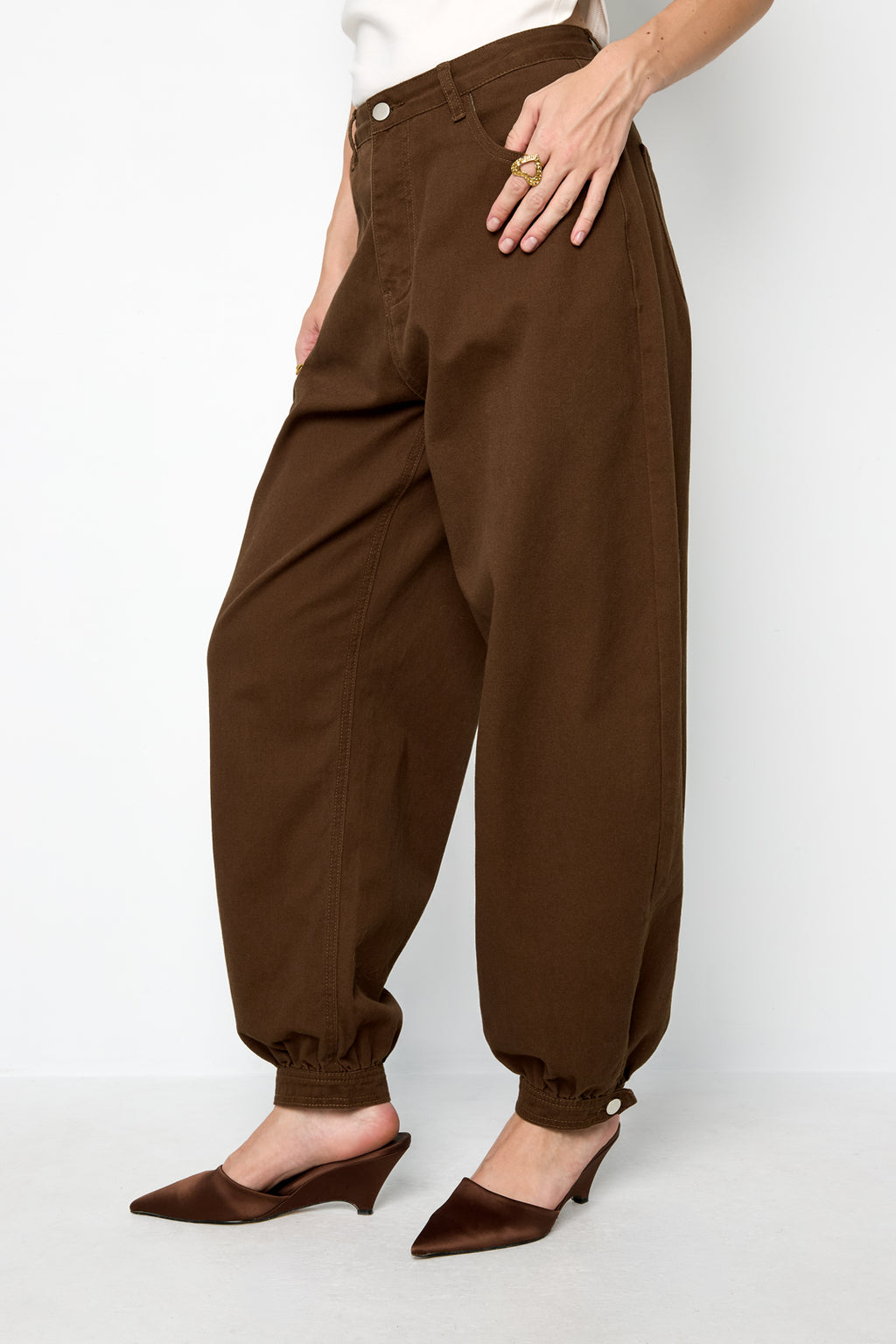 Balloon Jeans With Button End