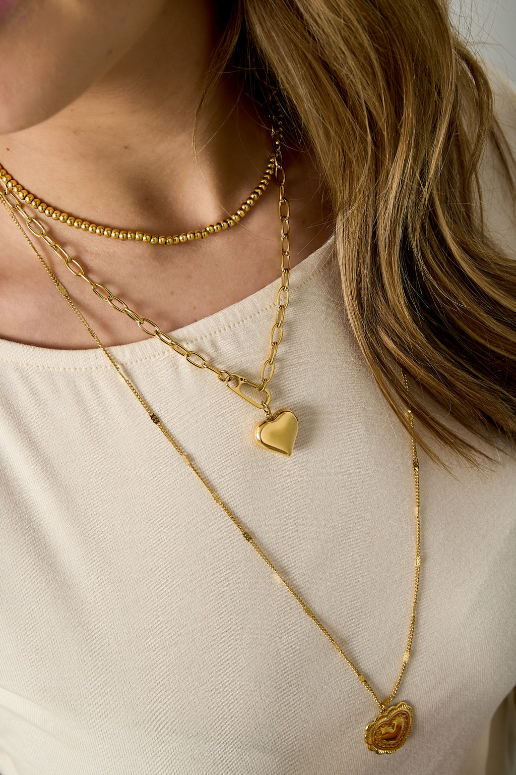 Necklace hanging heart with front closure