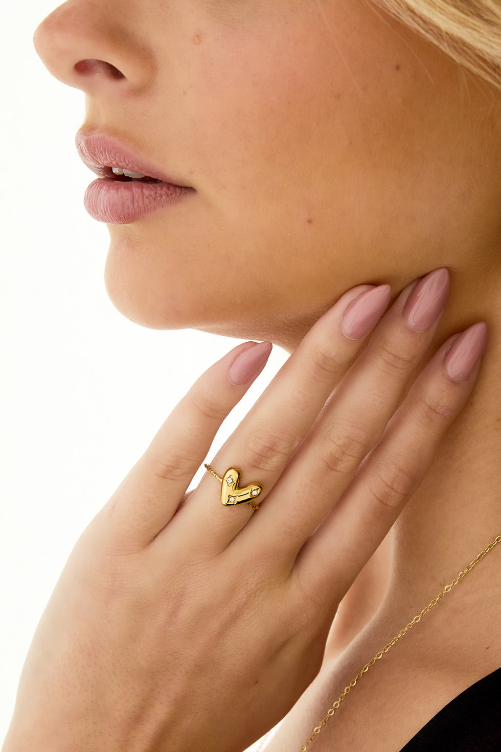 Adjustable ring with decorated heart